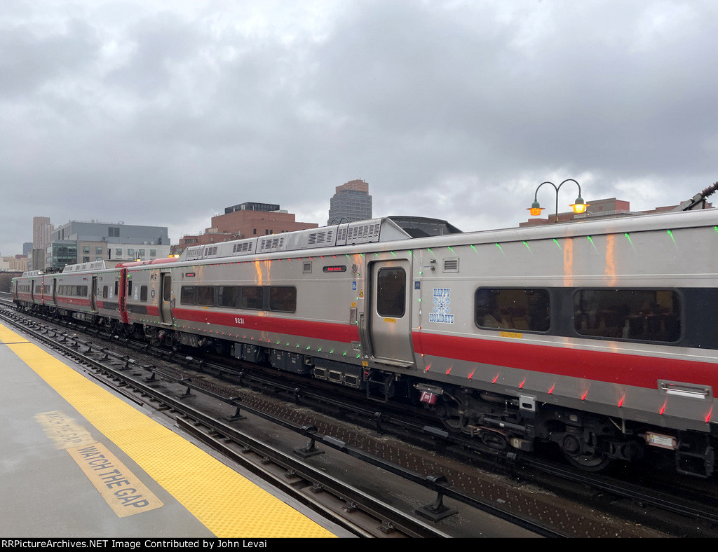 MNR Holiday Lights M8 Ste at Harlem 125th St Station